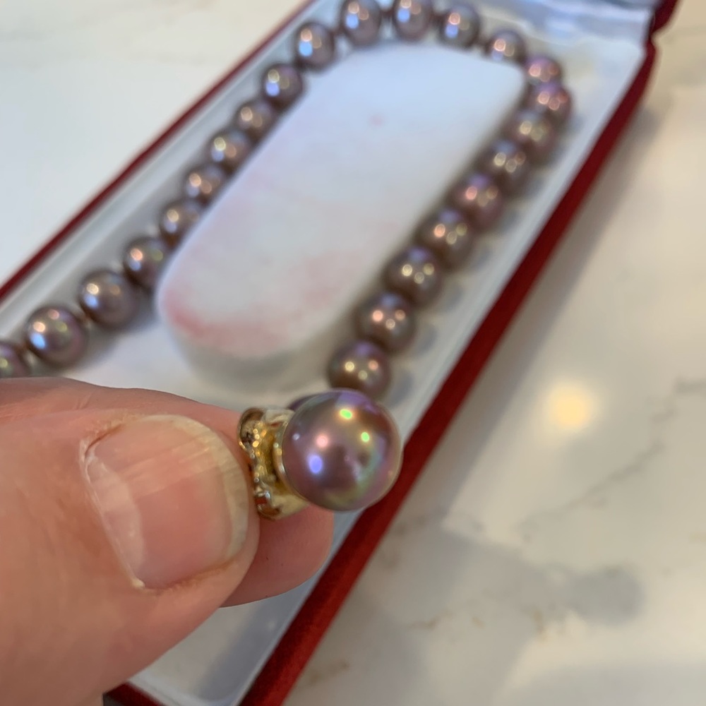 Woman’s Majorca pearl necklace & earrings